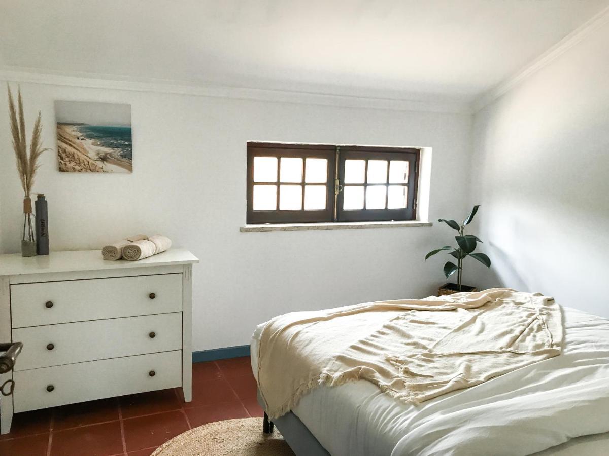 The Far End Surf House - Surf & Yoga Holidays โลรินญา ภายนอก รูปภาพ