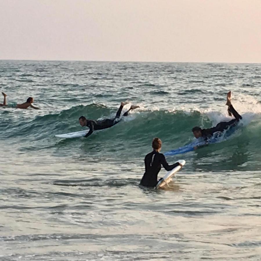 The Far End Surf House - Surf & Yoga Holidays โลรินญา ภายนอก รูปภาพ