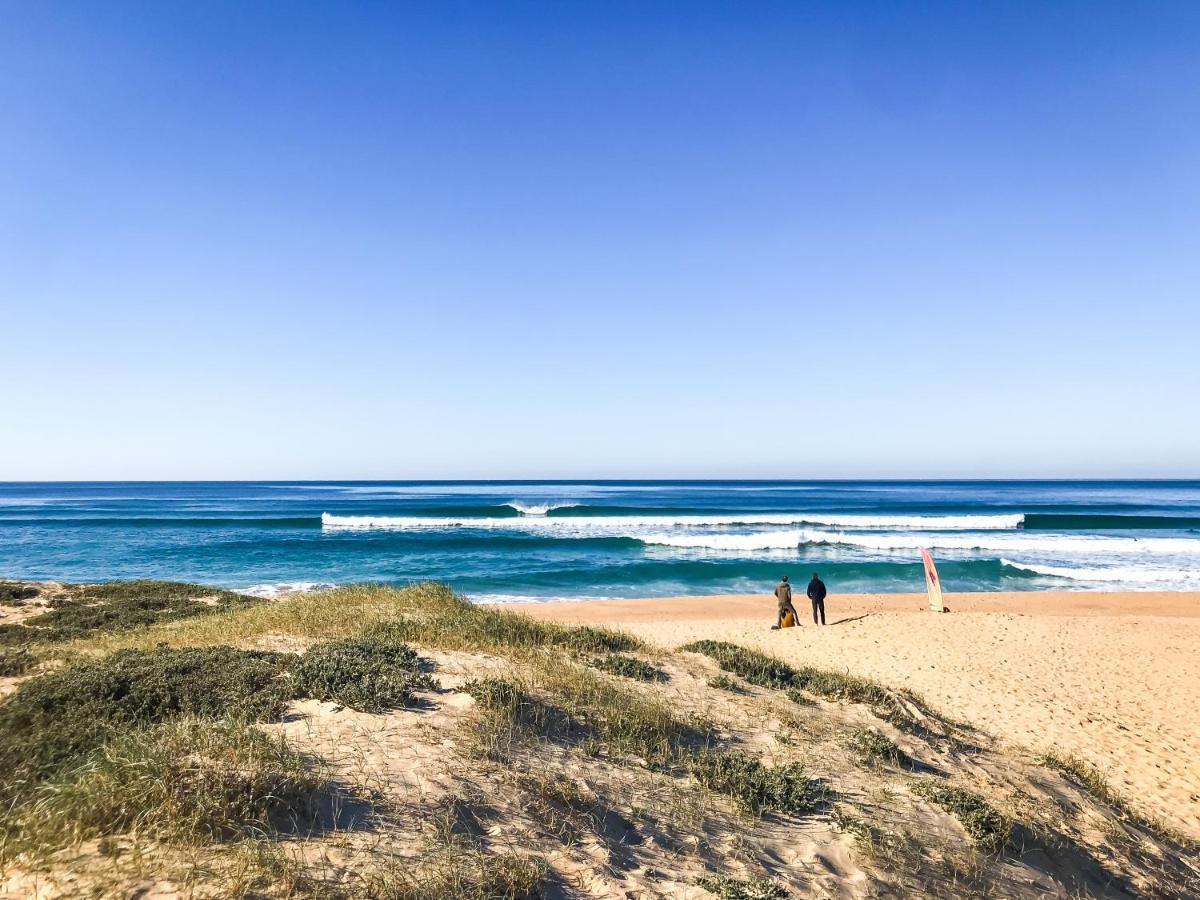 The Far End Surf House - Surf & Yoga Holidays โลรินญา ภายนอก รูปภาพ