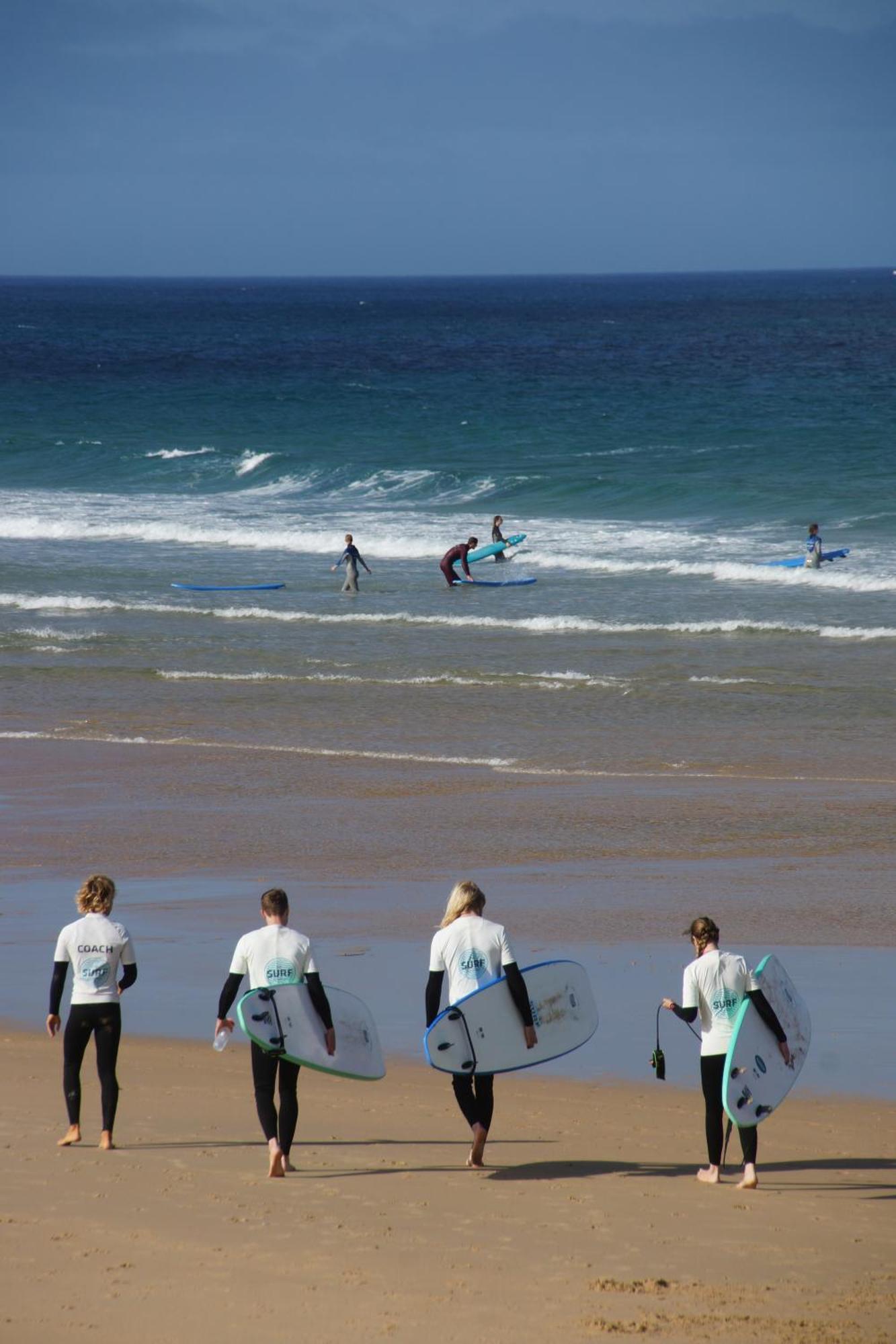 The Far End Surf House - Surf & Yoga Holidays โลรินญา ภายนอก รูปภาพ