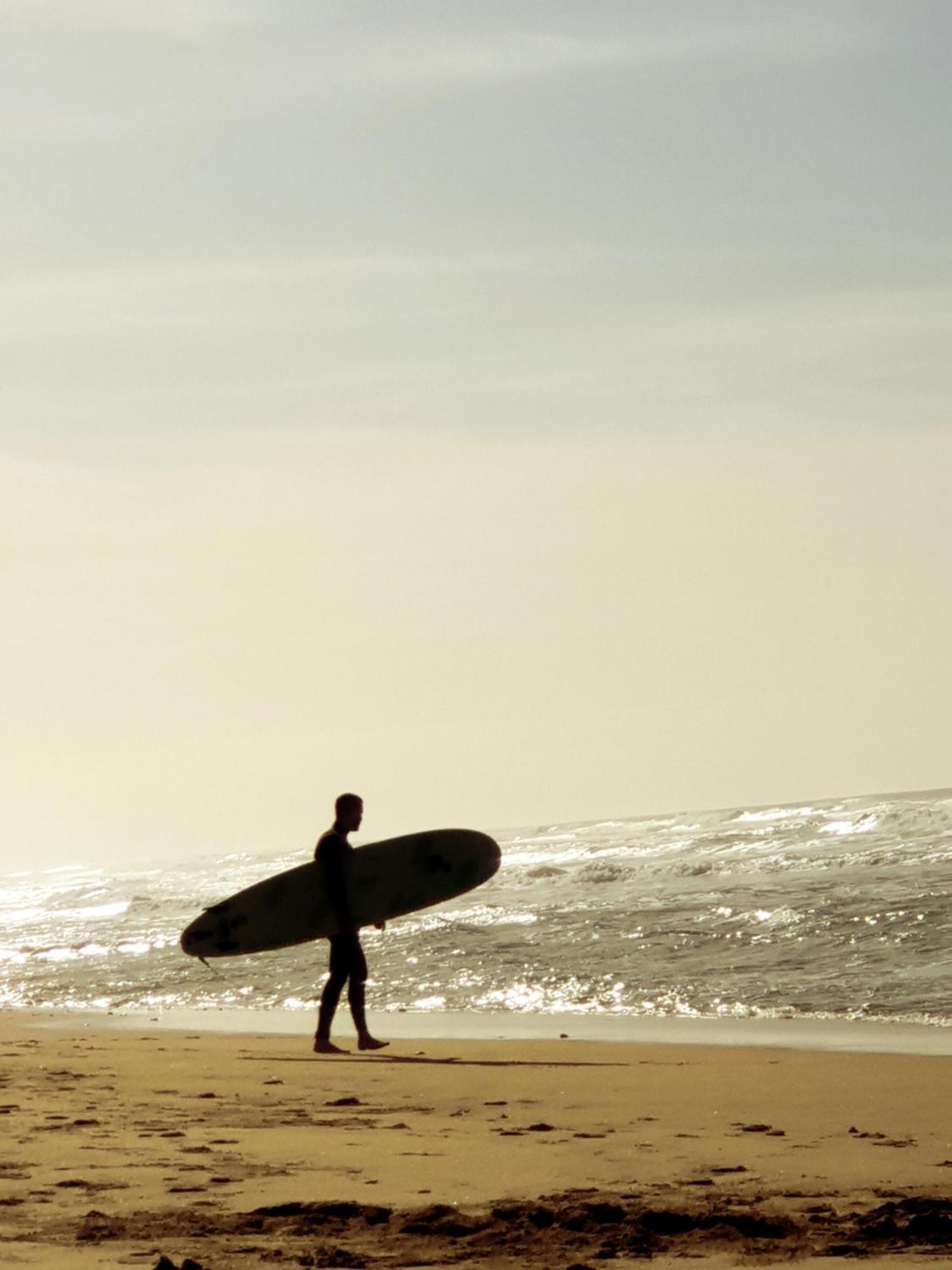 The Far End Surf House - Surf & Yoga Holidays โลรินญา ภายนอก รูปภาพ