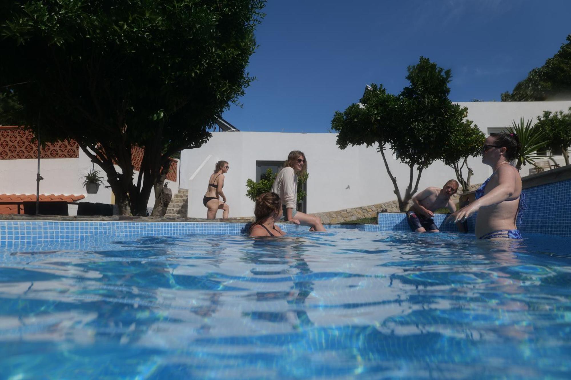 The Far End Surf House - Surf & Yoga Holidays โลรินญา ภายนอก รูปภาพ