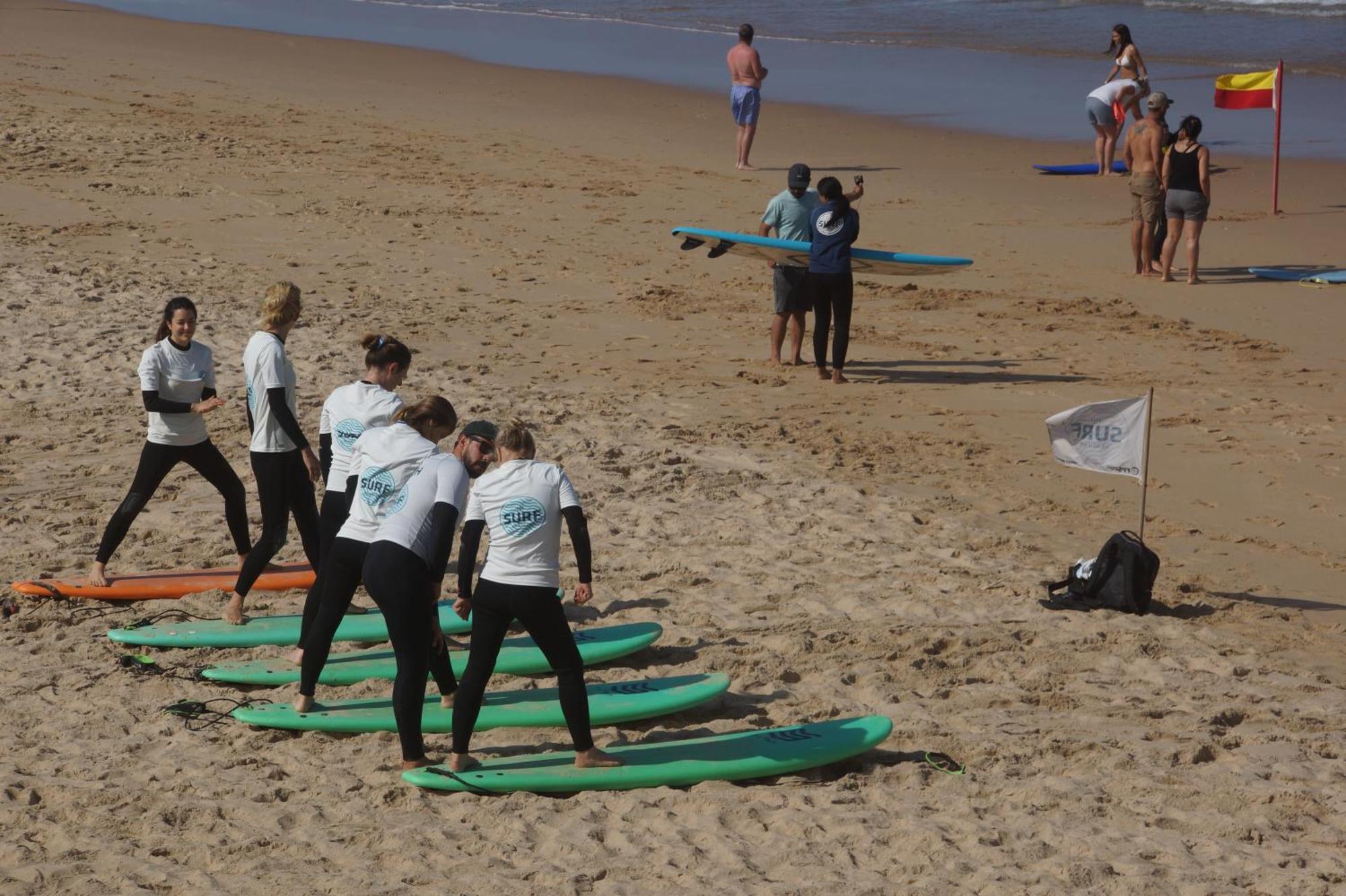 The Far End Surf House - Surf & Yoga Holidays โลรินญา ภายนอก รูปภาพ
