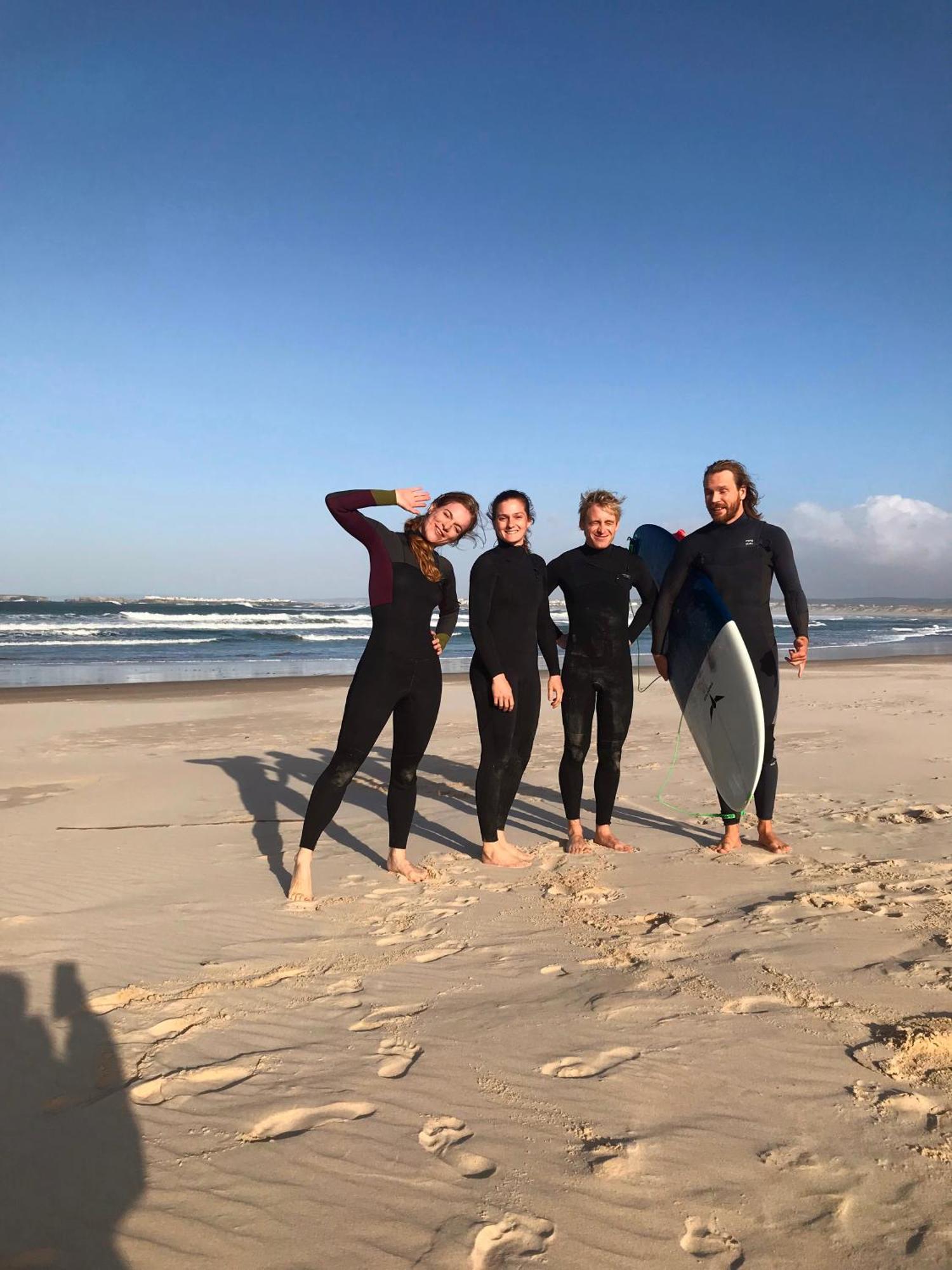 The Far End Surf House - Surf & Yoga Holidays โลรินญา ภายนอก รูปภาพ