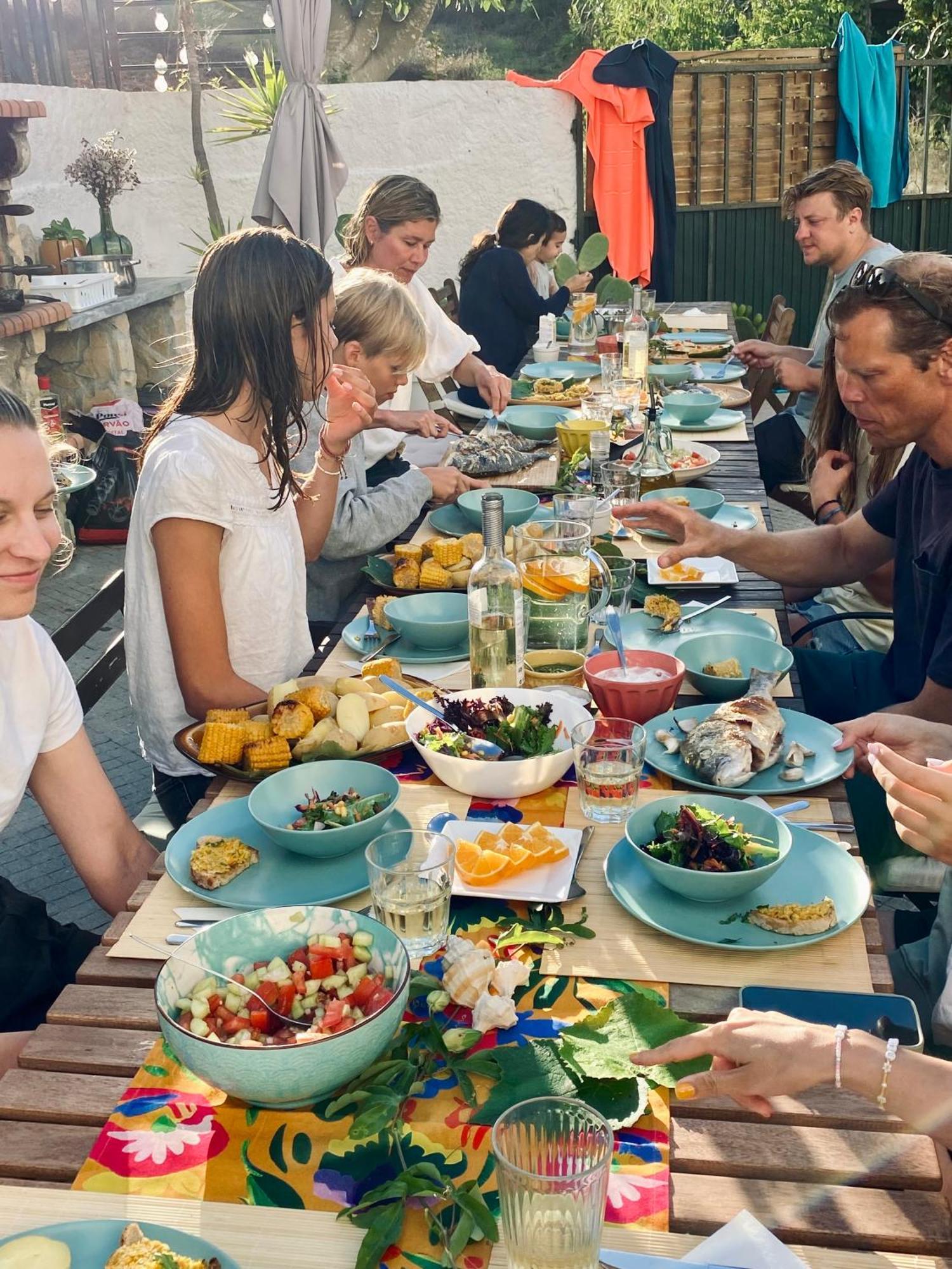 The Far End Surf House - Surf & Yoga Holidays โลรินญา ภายนอก รูปภาพ